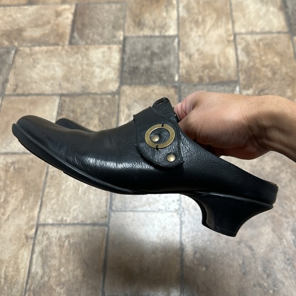 Think Slip On Leather Sandals sz 38 - Picture 3 of 7